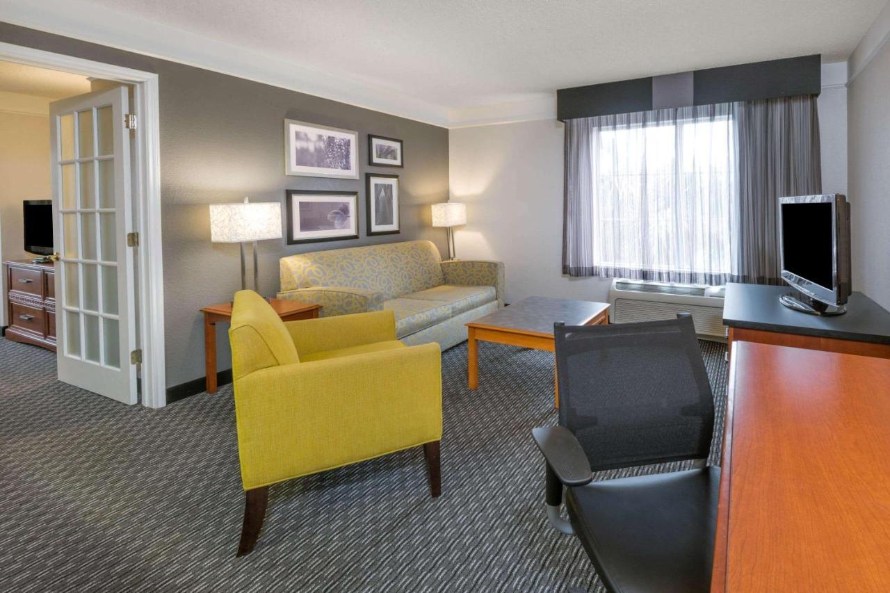 La Quinta Inn & Suites By Wyndham San Antonio Riverwalk Экстерьер фото