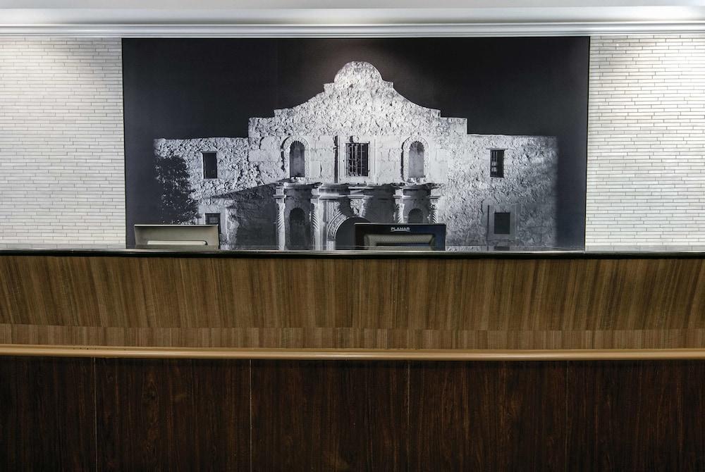 La Quinta Inn & Suites By Wyndham San Antonio Riverwalk Экстерьер фото