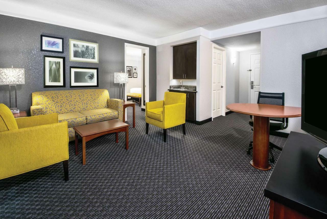 La Quinta Inn & Suites By Wyndham San Antonio Riverwalk Экстерьер фото