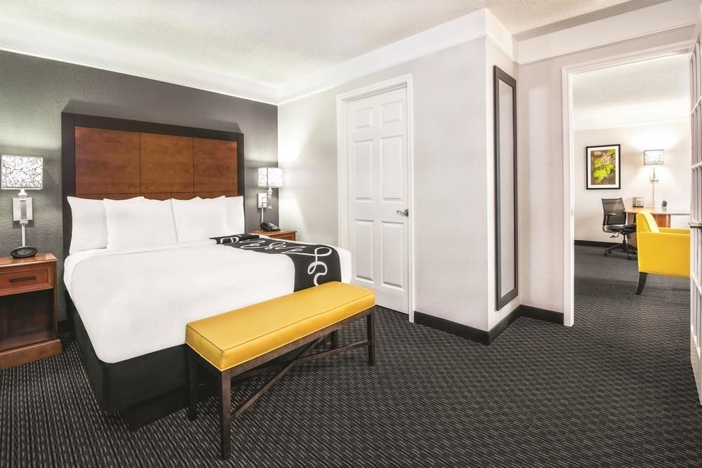 La Quinta Inn & Suites By Wyndham San Antonio Riverwalk Экстерьер фото